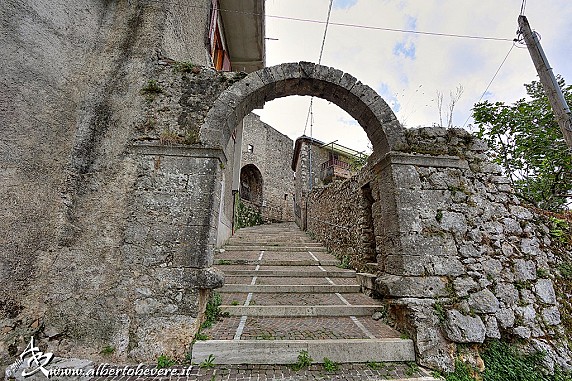 Arco romano di Sant'Andrea verso Porta Guarcino