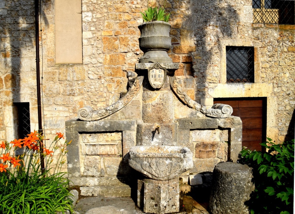 Fontana nel giardino della biblioteca