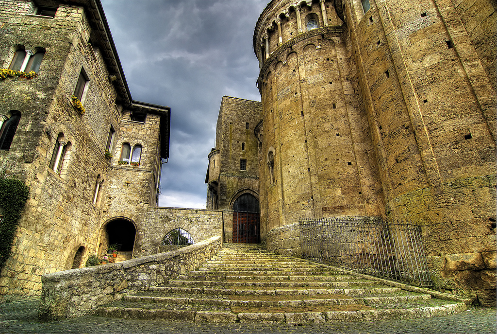 Le tre absidi della Cattedrale con la scalinata monumentale