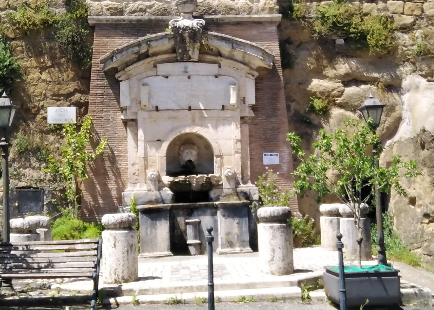 LAVORI DI MESSA IN SICUREZZA PROPEDEUTICA ALLA RIAPERTURA DI VIA DEI FONTANONI.