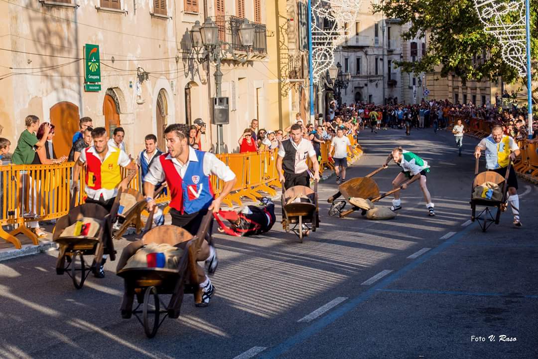Corsa delle Carriole Festa dei Gonfaloni