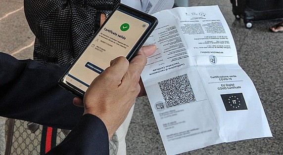 Green pass dal 6 agosto 2021: controllori e app per la verifica di autenticità